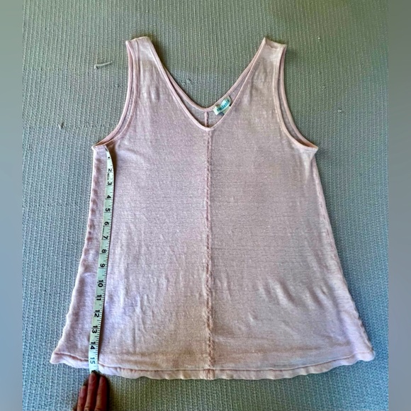 Sundance v-neck sleeveless cotton tank top. - Picture 3 of 4